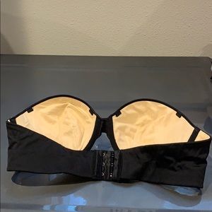 Victoria’s Secret black strapless bra 36C